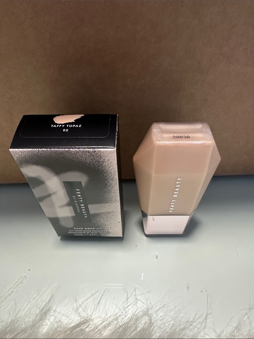 Fenty Beauty Pro Filt'r Hydrating Primer – Taffy Topaz (02) Bottle & Box